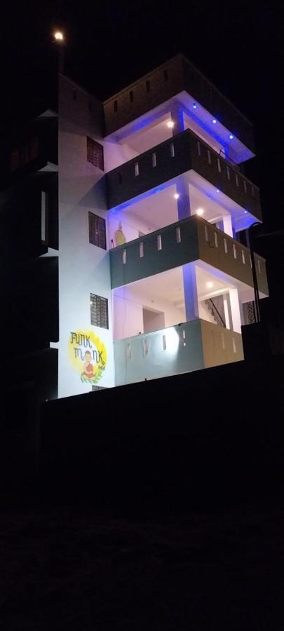 أورفيلا Funk Monk Hostel المظهر الخارجي الصورة